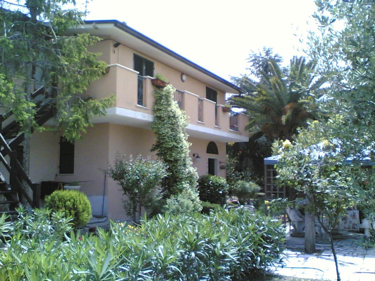 Bed&Breakfast Giardino Agritourist Controguerra Exteriör bild